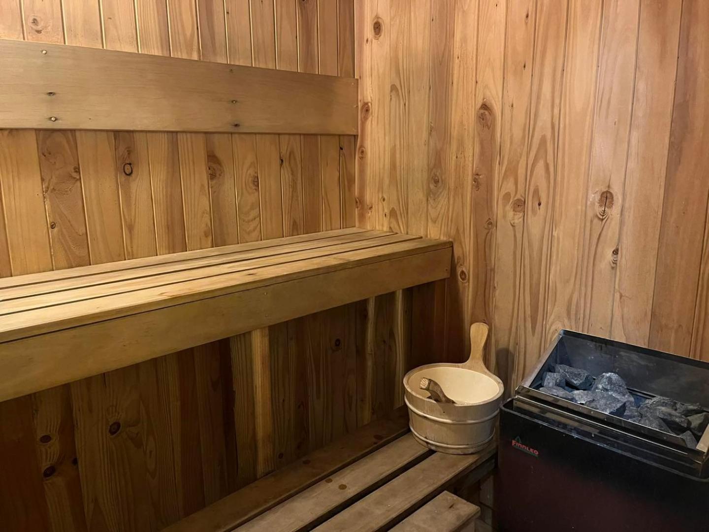 Global Village Travellers Lodge Greymouth Exterior photo Interior of a Finnish sauna